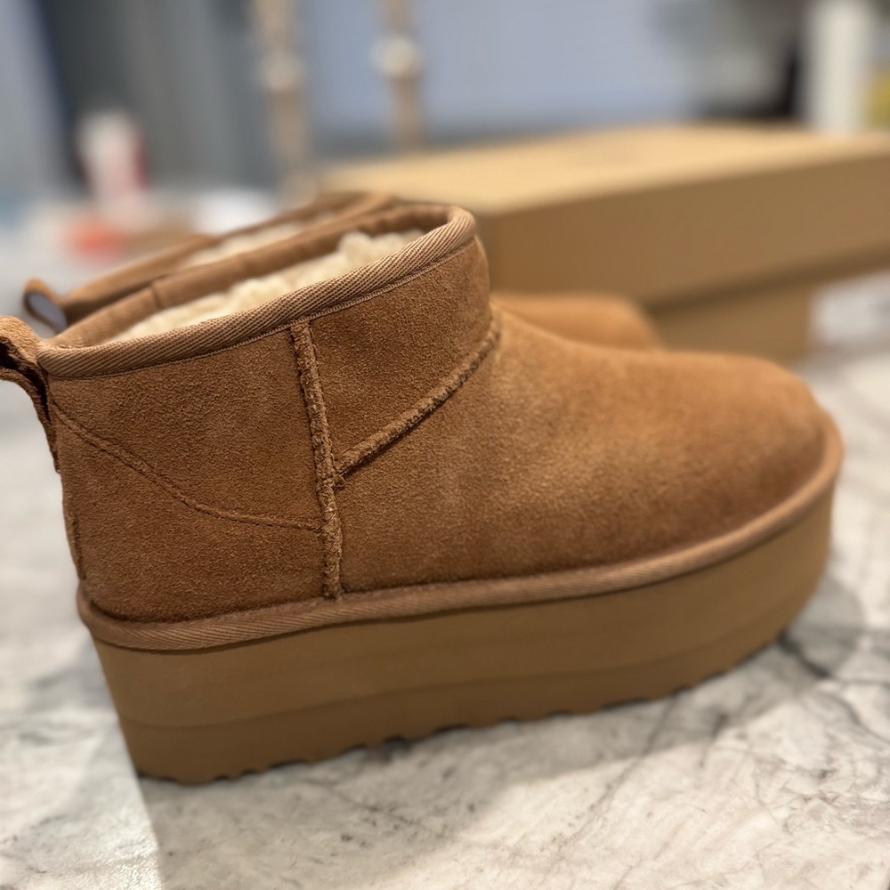 UGG Women's Classic Ultra Mini Platform Boot - NWT Chesnut Sz 7 - Picture 7 of 10